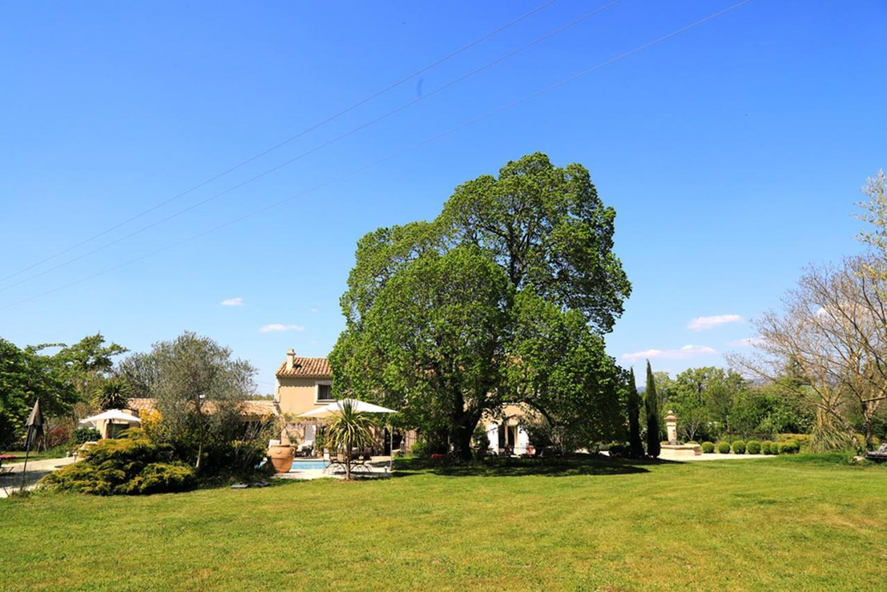 Maison D'Hotes "Les Ecuries Du Mas" Lamanon Exterior photo