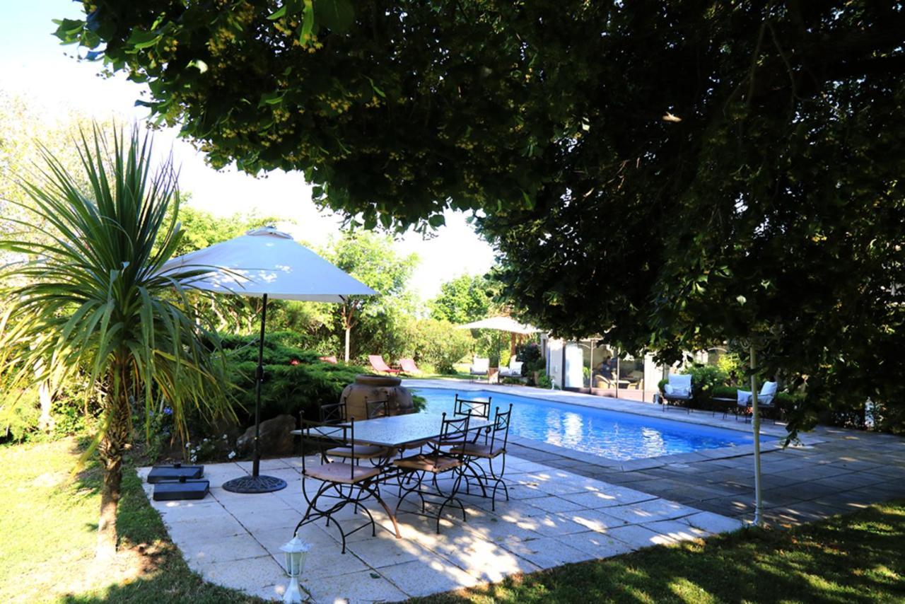 Maison D'Hotes "Les Ecuries Du Mas" Lamanon Exterior photo